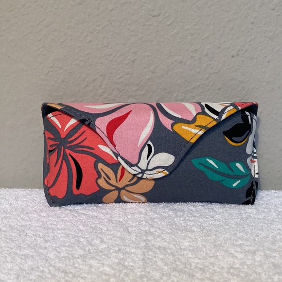 Vera Bradley Sunglasses Sleeve & Eyeglasses Case in Coastal Paradise - Picture 7 of 11